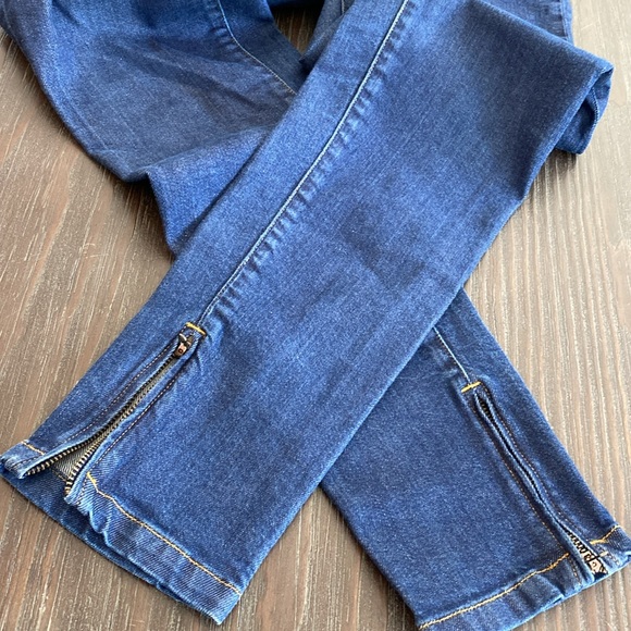 Massimo Dutti ladies jeans in size 4. Made in Morocco. - Picture 6 of 9